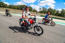 Duizenden bromfietsliefhebbers naar TT-circuit Duizenden bromfietsliefhebbers naar TT-circuit